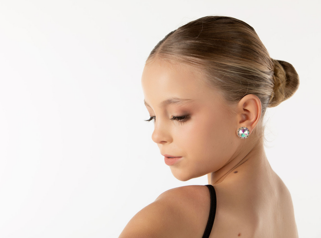 Why Stage Makeup Matters: Building Confidence Under the Lights ✨